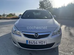 Gris / plata Usado 2011 Opel Astra Enjoy Berlina | 5990 € (Precio justo)
