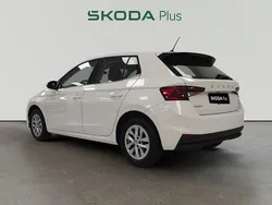 Blanco Usado 2022 Skoda Fabia Ambition Berlina | 13.990 € (Precio justo)