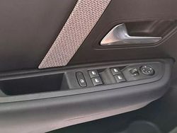 Pintura negra perla negra Usado 2023 Citroën C4 Feel Berlina | 15.380 € (Buen precio)