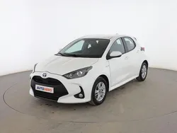Blanco Usado 2021 Toyota Yaris Hybrid Active Utilitario | 19.799 € (Precio justo)