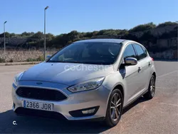 Gris / plata Usado 2015 Ford Focus Trend Berlina | 9500 € (Super precio)