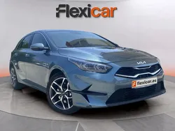 Gris Usado 2022 Kia Ceed Berlina | 16.590 € (Precio justo)