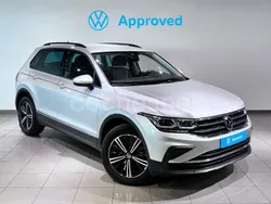 Gris / plata Usado 2021 VW Tiguan Life SUV | 28.900 € (Precio justo)