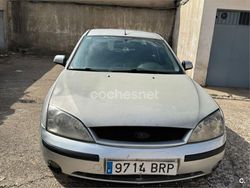 Gris / plata Usado 2001 Ford Mondeo Trend Berlina | 1600 € (Buen precio)