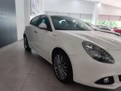 Blanco Usado 2014 Alfa Romeo Giulietta Distinctive Utilitario | 14.500 € (Caro)