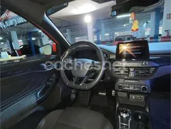 Rojo Usado 2019 Ford Focus ST-Line Berlina | 16.999 € (Buen precio)