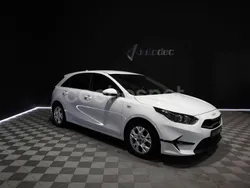Blanco Usado 2022 Kia Ceed Berlina | 16.890 € (Precio justo)