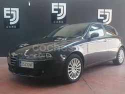 Negro Usado 2006 Alfa Romeo 147 Distinctive Utilitario | 4990 € (Un poco caro)