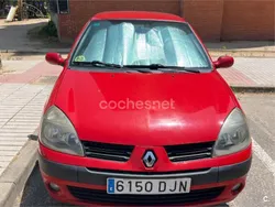 Rojo Usado 2005 Renault Clio II Berlina | 1900 € (Buen precio)