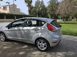 Gris Usado 2016 Ford Fiesta Trend Utilitario | 7600 € (Precio justo)