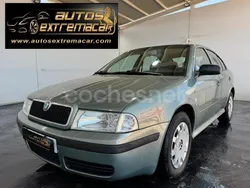 Verde Usado 2004 Skoda Octavia Active Berlina | 2799 € (Precio justo)