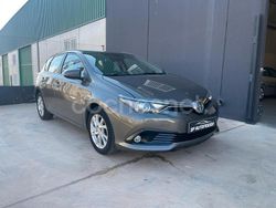 Marrón Usado 2017 Toyota Auris Business Edition Berlina | 13.900 € (Un poco caro)