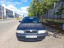 Azul Usado 2002 Skoda Octavia Ambiente Berlina | 1300 €