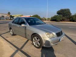 Gris Usado 2001 Mercedes C220 Avantgarde Berlina | 4990 € (Precio justo)