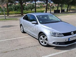 Gris / plata Usado 2013 VW Jetta Advance Berlina | 7999 € (Precio justo)