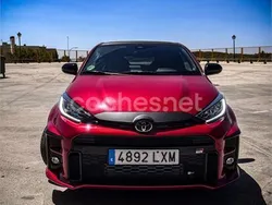Rojo Usado 2022 Toyota Yaris Berlina | 37.000 € (Precio justo)