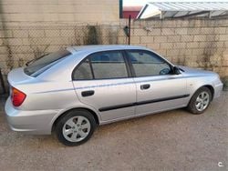 Gris / plata Usado 2003 Hyundai Accent Berlina | 2400 €