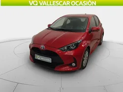 Rojo Usado 2023 Toyota Yaris Hybrid Active Berlina | 22.400 € (Precio justo)