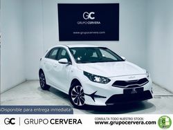Blanco Nuevo 2025 Kia Ceed Berlina | 23.990 € (Un poco caro)