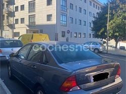 Gris / plata Usado 2001 Ford Focus Ghia Berlina | 1700 €