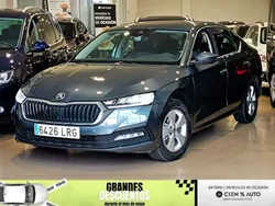 Gris Usado 2021 Skoda Octavia Ambition Berlina | 17.900 € (Buen precio)