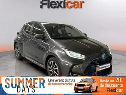 Gris Usado 2022 Toyota Yaris Hybrid Plus Berlina | 21.490 € (Precio justo)