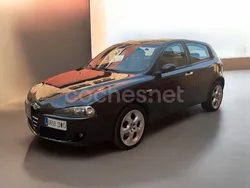 Negro Usado 2006 Alfa Romeo 147 Distinctive Utilitario | 3900 € (Precio justo)