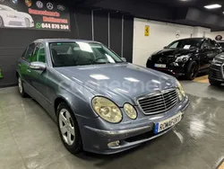 Azul Usado 2004 Mercedes E220 Avantgarde Berlina | 4499 € (Precio justo)