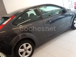 Negro Usado 2006 Ford Focus Trend Berlina | 2990 € (Precio justo)