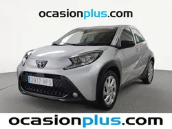 Gris Usado 2024 Toyota Aygo Play Utilitario | 13.991 € (Precio justo)