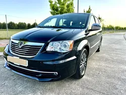 Negro Usado 2015 Lancia Voyager Platinum Monovolumen | 24.900 €