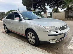 Gris / plata Usado 2006 Ford Mondeo Ambiente Berlina | 2500 € (Buen precio)
