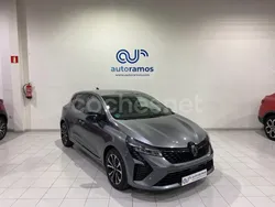 Gris / plata Usado 2024 Renault Clio V Techno Berlina | 19.360 € (Caro)