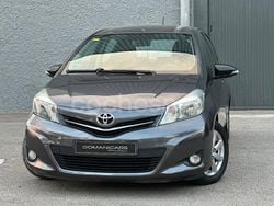 Gris / plata Usado 2013 Toyota Yaris Sport Berlina | 11.900 €