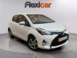 Blanco Usado 2016 Toyota Yaris Hybrid Advance Berlina | 10.990 € (Buen precio)