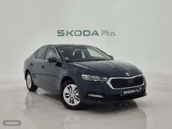 Azul Usado 2024 Skoda Octavia Ambition Berlina | 25.550 € (Buen precio)