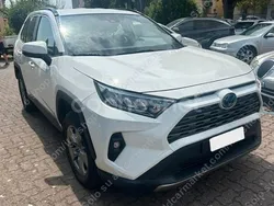 Blanco Usado 2022 Toyota RAV4 Hybrid Business Edition SUV | 32.800 € (Precio justo)