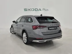 Gris Usado 2022 Skoda Octavia Scout 4x4 Familiar | 24.950 € (Un poco caro)