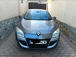 Gris / plata Usado 2011 Renault Mégane III Dynamique Berlina | 4200 € (Precio justo)