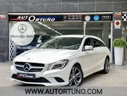 Blanco Usado 2015 Mercedes CLA200 Shooting Brake Urban Familiar | 17.995 € (Precio justo)