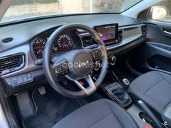 Gris / plata Usado 2023 Kia Rio GT-Line Berlina | 20.200 € (Un poco caro)