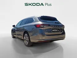 Gris Usado 2024 Skoda Superb Selection Familiar | 38.000 € (Precio justo)