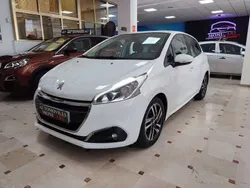 Blanco Usado 2019 Peugeot 208 Signature Sky Utilitario | 8750 € (Precio justo)