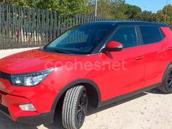 Rojo Usado 2016 Ssangyong (KGM) Tivoli Limited SUV | 10.900 €
