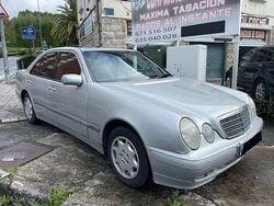 Gris / plata Usado 2000 Mercedes E220 Elegance Berlina | 3500 €
