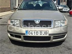 Beige Usado 2005 Skoda Superb Classic Berlina | 3999 €