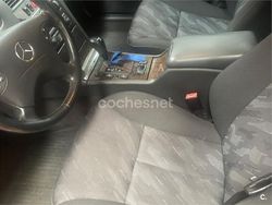 Violeta / lila Usado 2001 Mercedes E270 Avantgarde Berlina | 3500 €