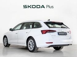 Blanco Usado 2022 Skoda Octavia Ambition Familiar | 21.900 € (Un poco caro)