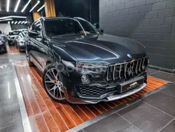 Gris / plata Usado 2018 Maserati Levante GranLusso SUV | 44.900 € (Buen precio)