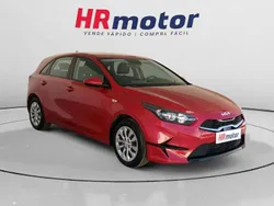 Rojo Usado 2022 Kia Retona Motion Berlina | 14.510 €